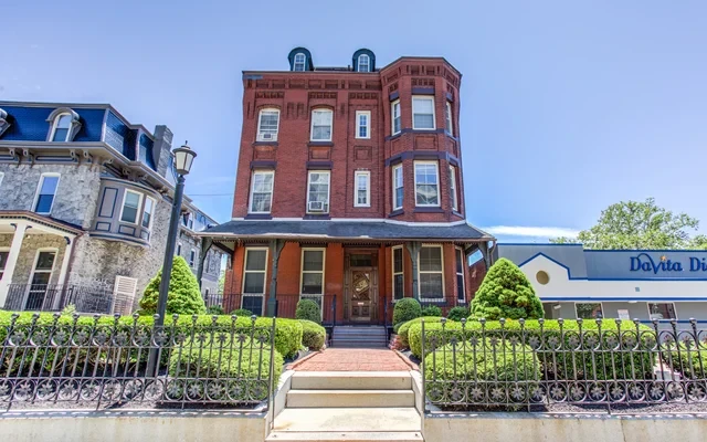 UCA - 4106 Walnut Street 1