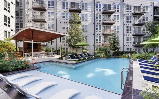 Korina at the Grove 4