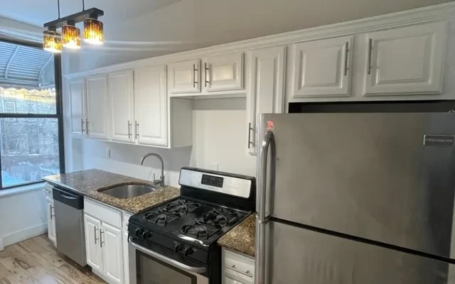 595 Kosciuszko Street, New York 4
