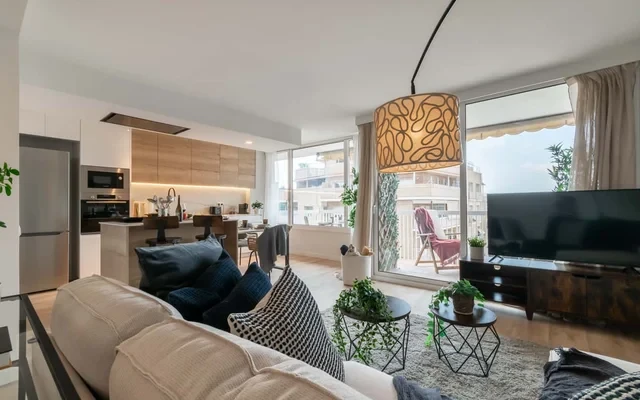 Apartment in Gran Via de Carles III, Barcelona for 79 m² with 2 bedrooms 0