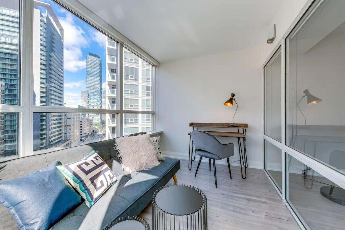 717 bay st 3