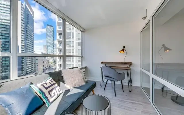 717 bay st 3