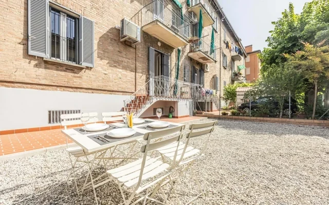 Via Crespi - Essential Bologna 0