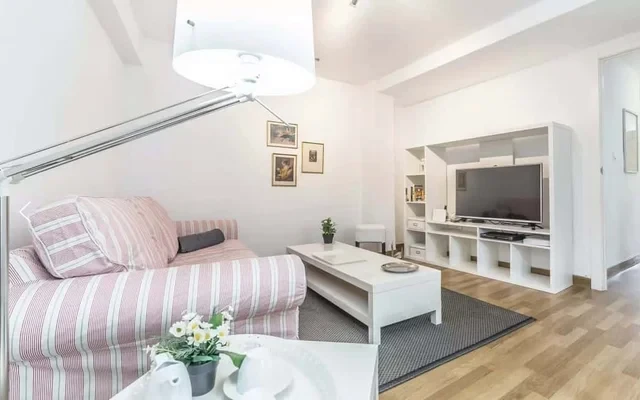 Elegant apt. modern clean near beaches 2