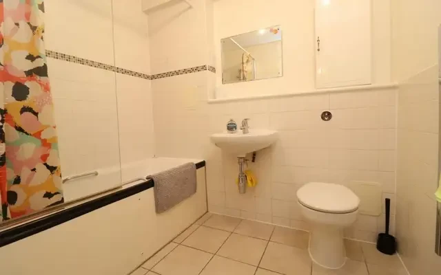 apartment near Ariel Apartments,1 Crediton Road 4