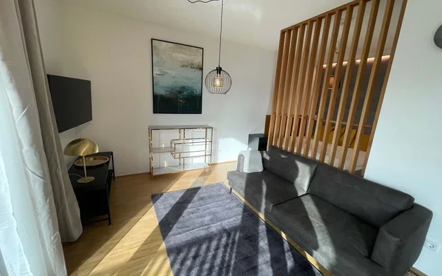 neues modernes 1,5 Zimmer Apartment mit viel Sonne nahe Ostkreuz 1