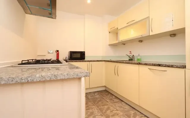 apartment in Poplar 2