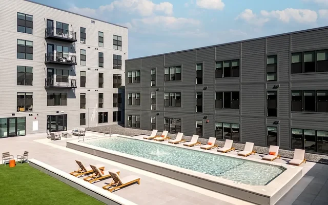 The Edwin on Grand 4