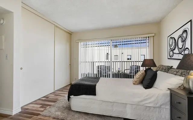Dickens Apartments 4