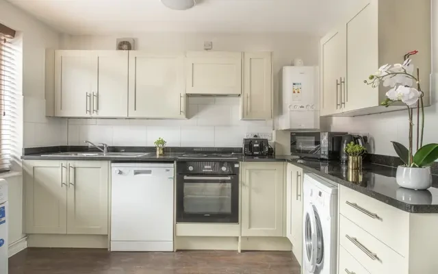 Room 6, Flat 2, Rob Roy Avenue, NG7 2ER 3