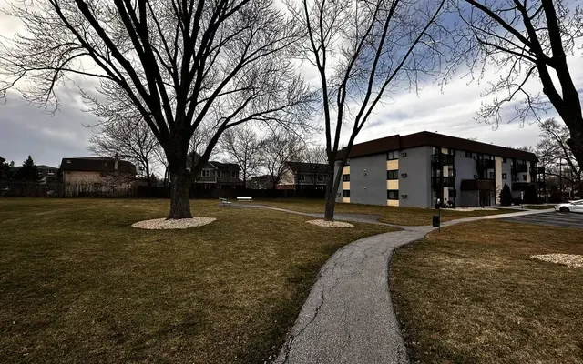 930 W Irving Park 1