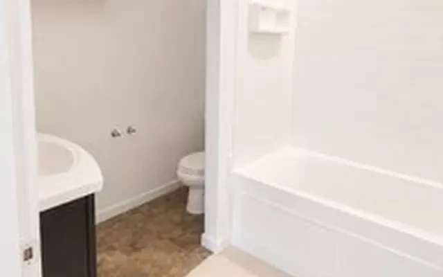 9 Pembroke St., #1, Chelsea - Suffolk County student accommodation - 1.5 Beds / 1 Bath