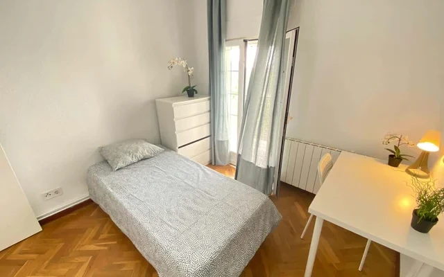 Calle de Guillermo Pingarron 1 / Private Room (H5) 1