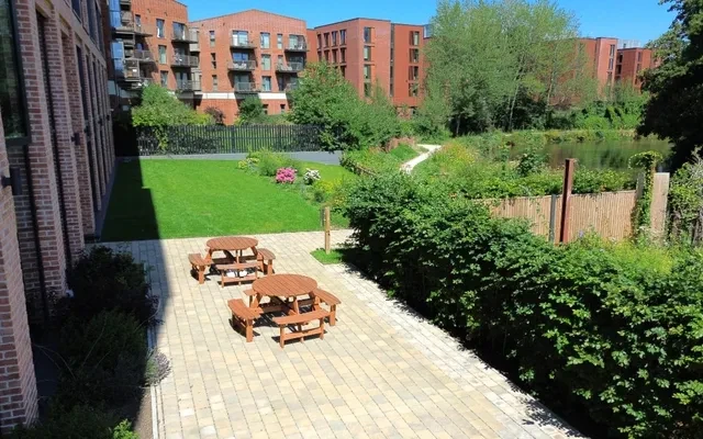 Riverside House 4