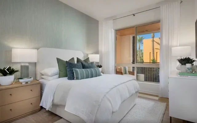 Colonnade at The Market Place 3