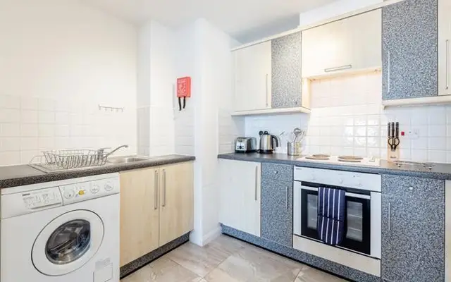Kingston upon Thames, KT2 5AQ 3