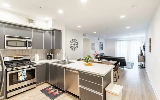 Fully furnished 3 Bedroom Apartment on Poinsettia Place 4