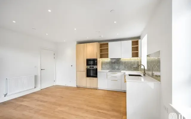 Blenheim Mansions, Clarendon, N8 1