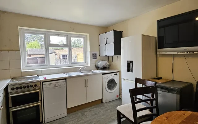 250 Abingdon Rd, Oxford, OX1 4SP 4