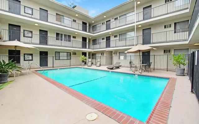 Sherman Plaza Apartments 1
