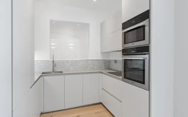 Ennismore Gardens, London, SW7 1AQ 4