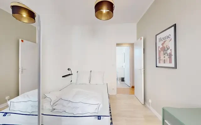 Sunny single bedroom in Gratte Ciel 0