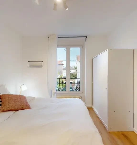 Inviting single ensuite bedroom in Rosny-sous-Bois