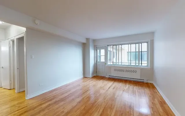 4875 Dufferin 3