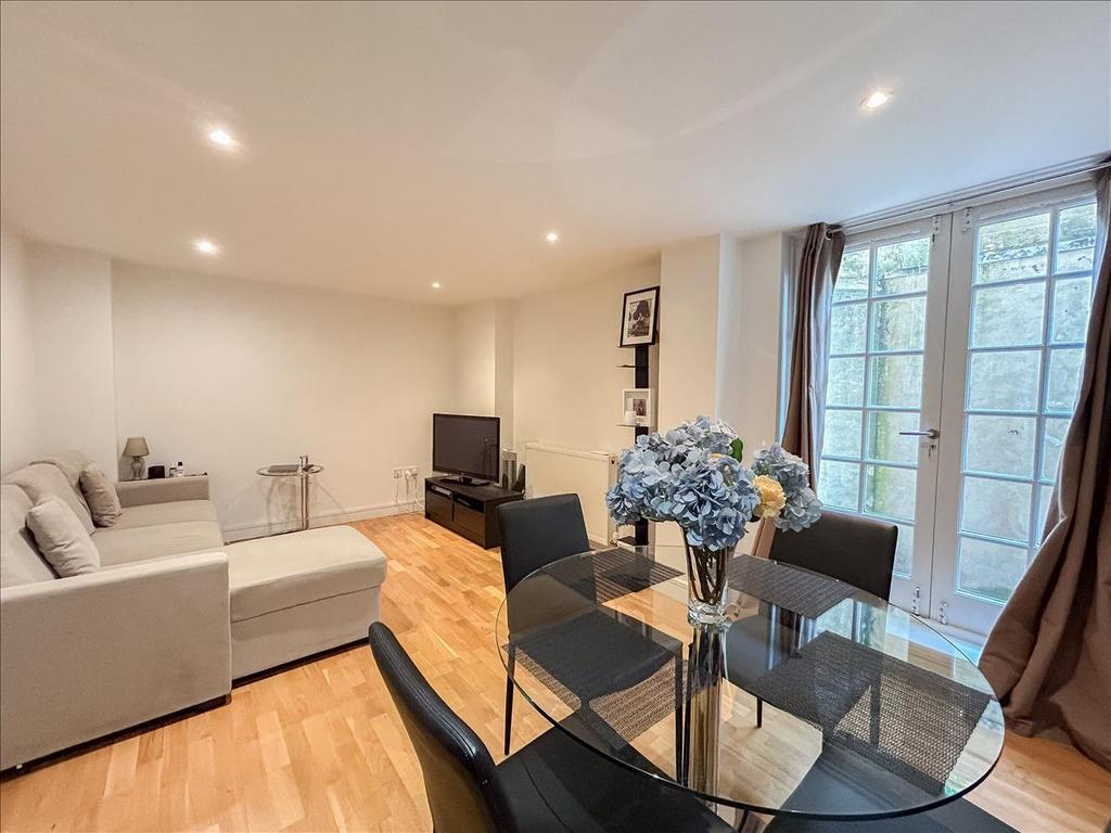 ST-Kensington Park Gardens