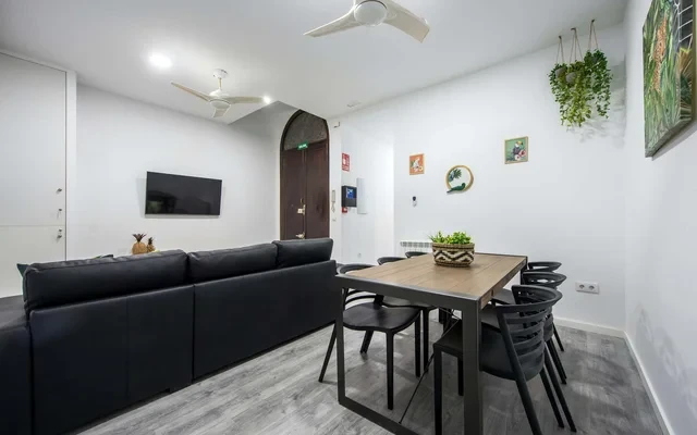 Calle de las Hileras Madrid 28013 Spain 1