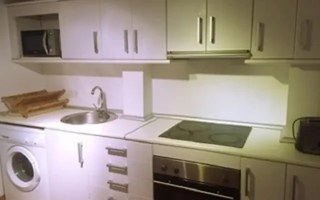 Bright studio close to the Arc de Triomf metro station 4