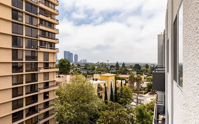 10600 Wilshire 611 0