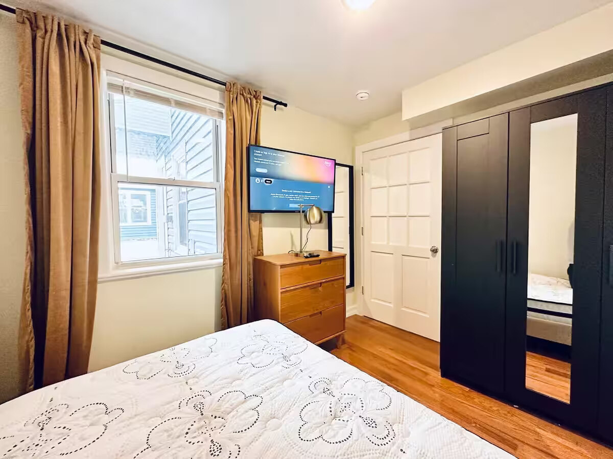 25-15 39th Avenue, Long Island City