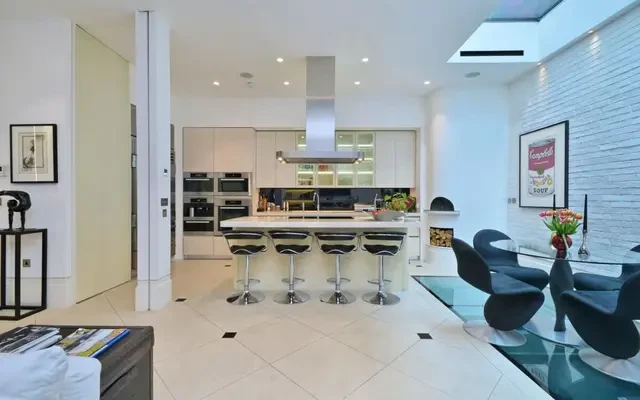 Adam's Row, Mayfair, London, W1K 2LA 2