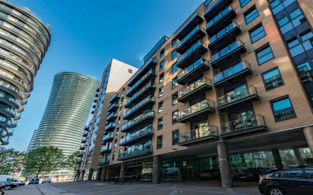 Flat 141, 41 Millharbour, London,E14 9ND 3