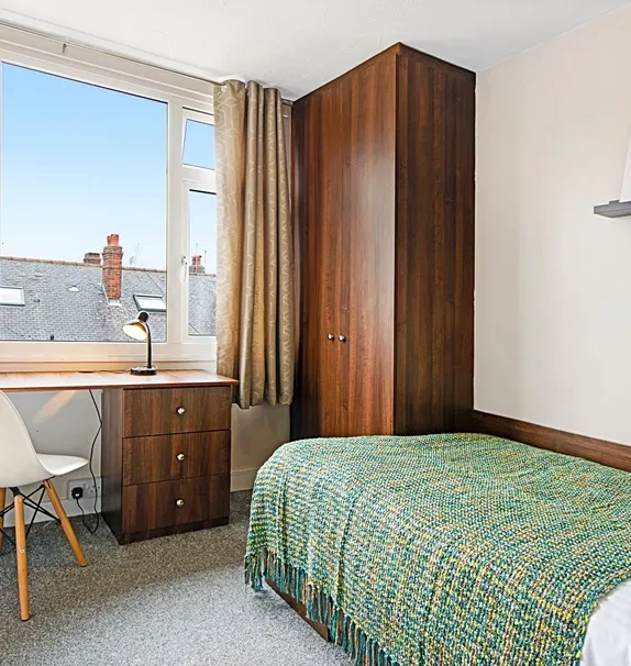 7 Beds 23 Burton Crescent