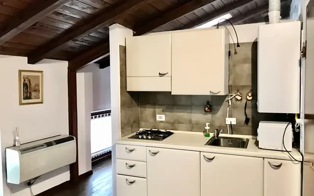 Bilocale in centro storico 4