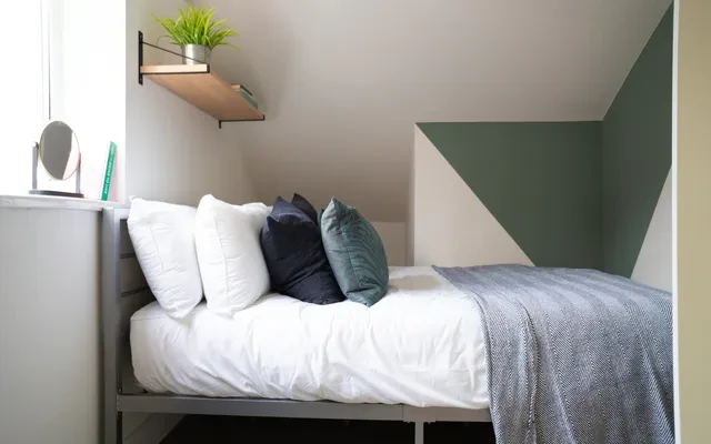 Flat 2, 7 Eileen Grove 3