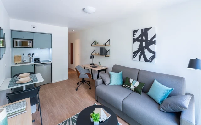 Paris La Défense Students 4