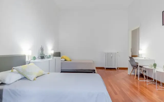 Wonderful and bright large double room in Milan in front of NABA and very close to IUlM and BOCCONI 3