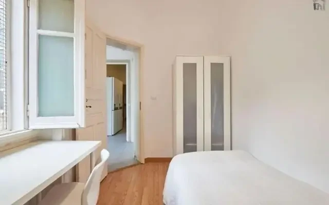 Attractive single bedroom near Alameda metro station – Studentenunterkunft in Lissabon – Single bedroom