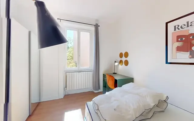 Sunny single bedroom in Gratte Ciel 1