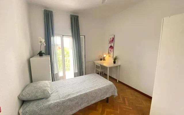 Calle de Guillermo Pingarron 1 / Private Room (H5) 0