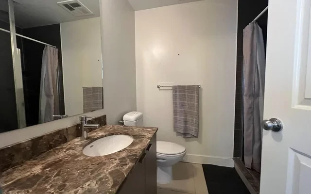23 Sheppard Avenue E - North York student accommodation - 2+1 bed 2 bath