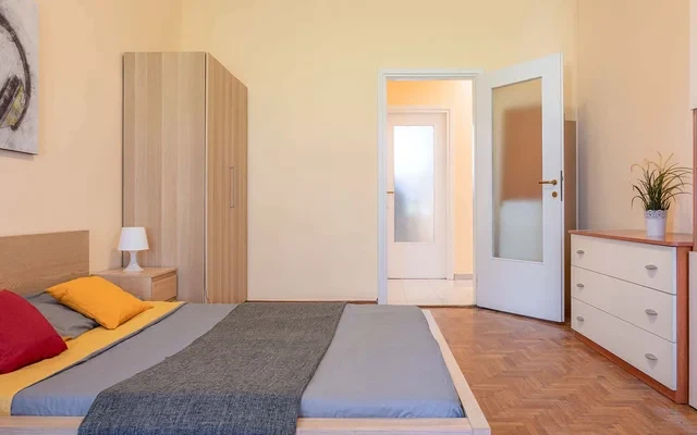 VIA LORENTEGGIO 31/4 <br> PRIVATE ROOM S1 2