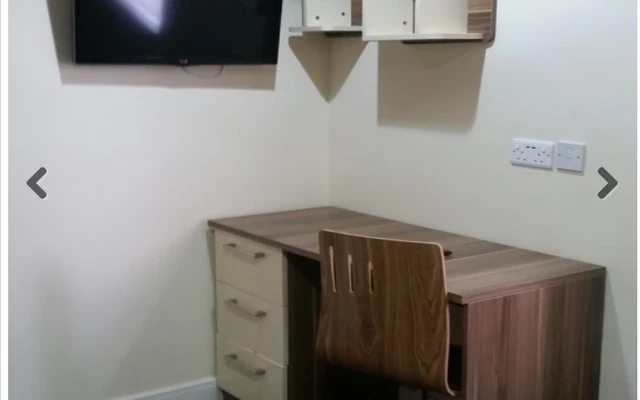 Shared Place·8B8B···181 Tiverton Rd 2