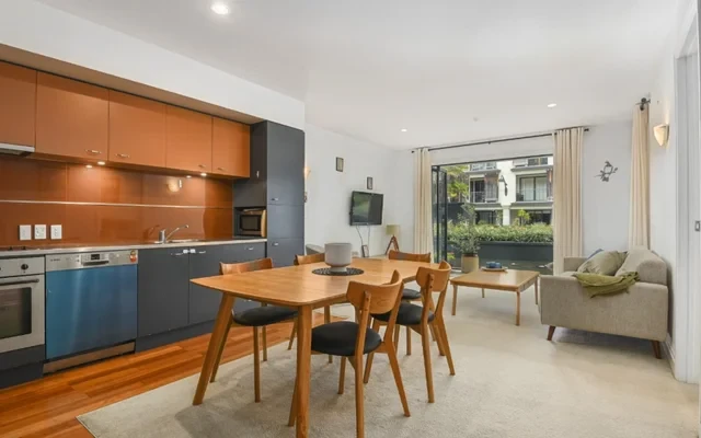22 Pakenham Street East 3