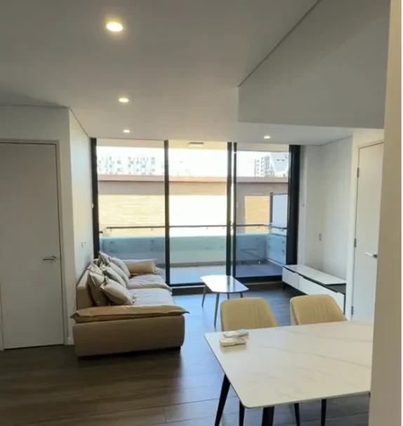 42 Rosebery Ave