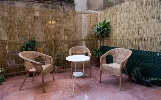 Central apartment, 3 double bedrooms with big private patio 0