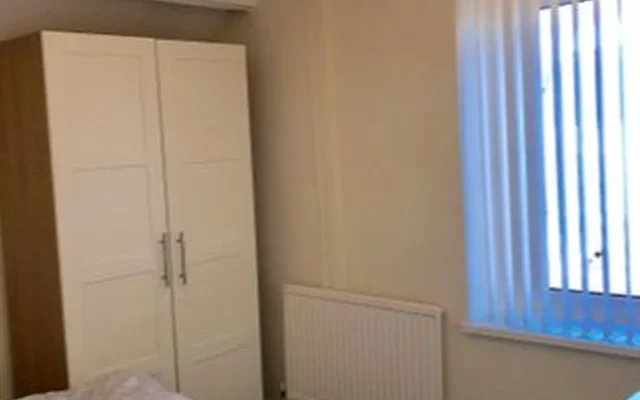 Entire Place·2B1B···136B St Helens Road 1